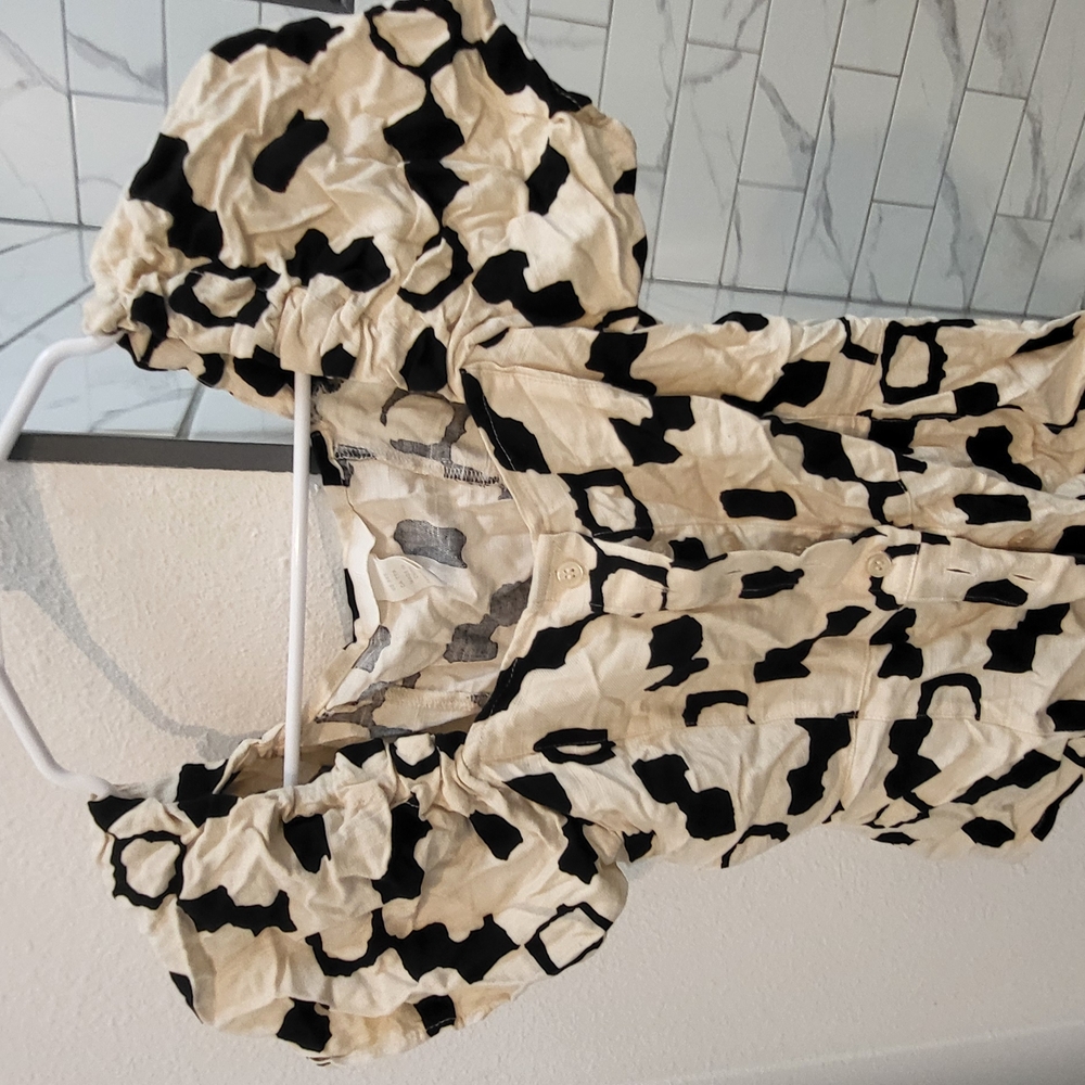 H&M Black and Cream Ruched Blouse with Peter Pan Collar